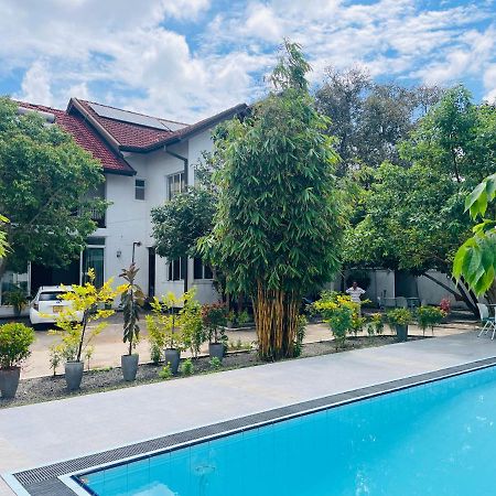 Aradhana Airport Transit Hotel Катунаяка Экстерьер фото