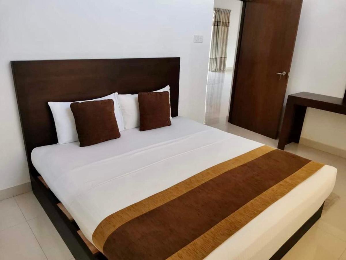 Aradhana Airport Transit Hotel Катунаяка Экстерьер фото