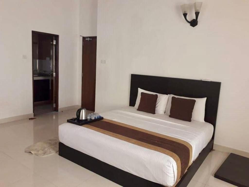Aradhana Airport Transit Hotel Катунаяка Экстерьер фото