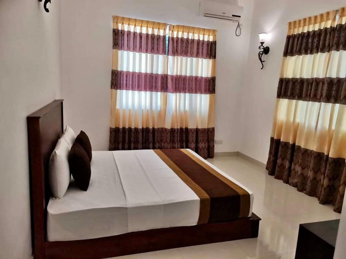 Aradhana Airport Transit Hotel Катунаяка Экстерьер фото