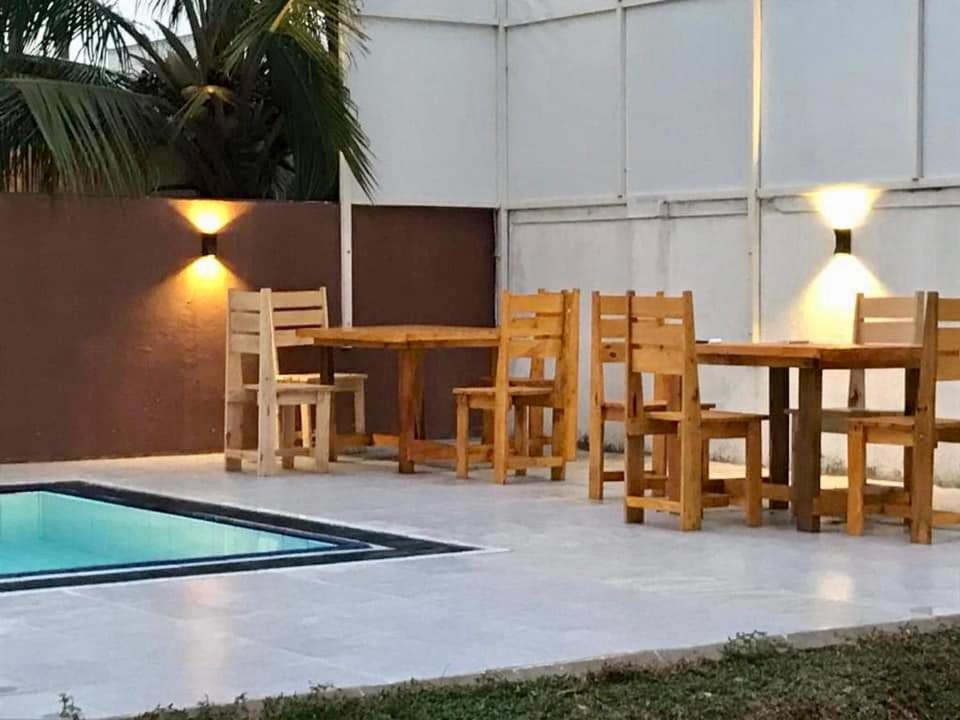 Aradhana Airport Transit Hotel Катунаяка Экстерьер фото
