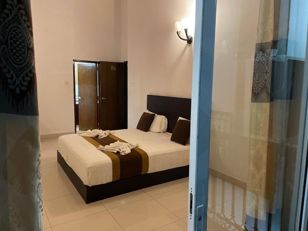 Aradhana Airport Transit Hotel Катунаяка Экстерьер фото