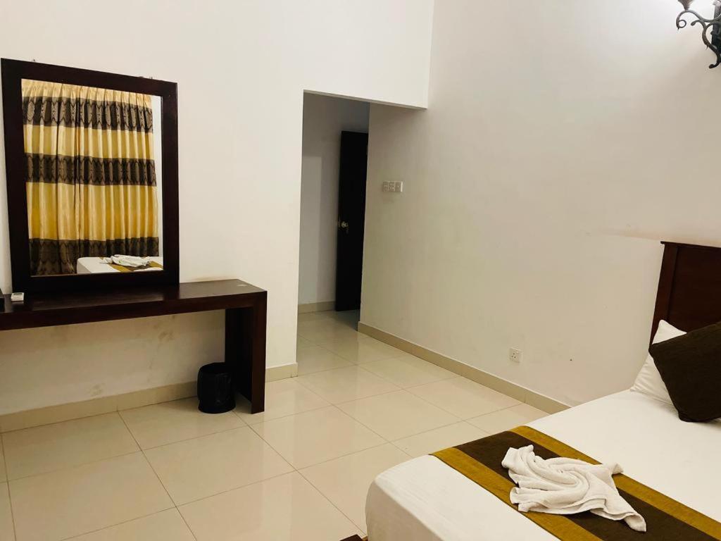 Aradhana Airport Transit Hotel Катунаяка Экстерьер фото