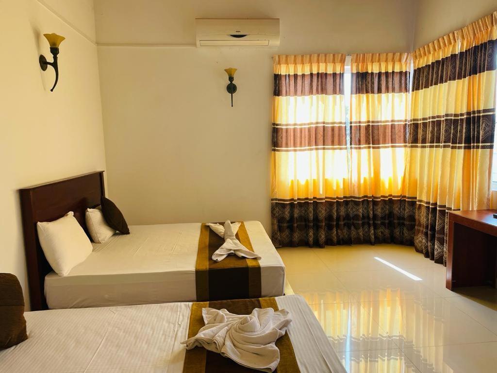 Aradhana Airport Transit Hotel Катунаяка Экстерьер фото