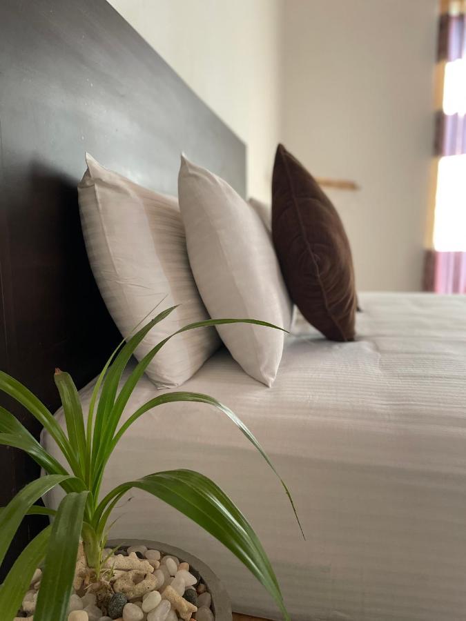 Aradhana Airport Transit Hotel Катунаяка Экстерьер фото