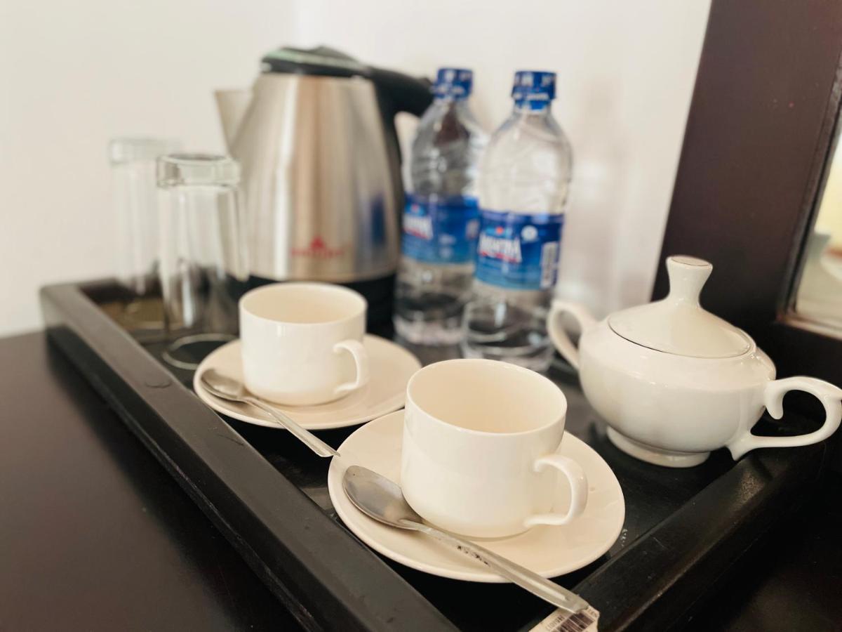 Aradhana Airport Transit Hotel Катунаяка Экстерьер фото
